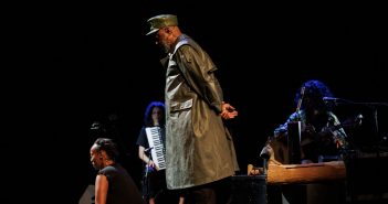 photo scène pièce L'enfant soldat née musique
